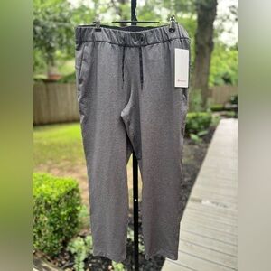 NWT Lululemon On the Fly 7 / 8 pant Heathered Black size 10